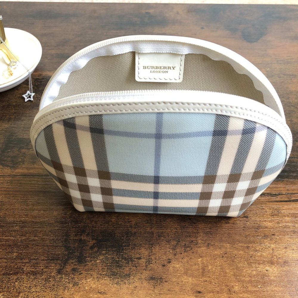 Burberry Nova Check Cosmetic Bag 👝